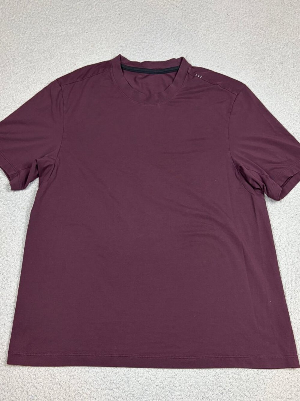 Lululemon Shirt Mens Medium Burgundy Short Sleeve Athletic Gym Workout Gym